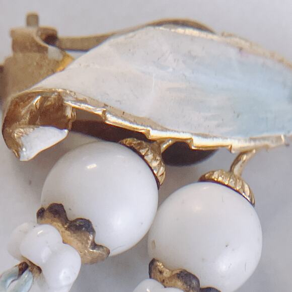 VTG Made In Austria Clip On Earrings White Glass Blue Rhinestone 1950s - Picture 7 of 13